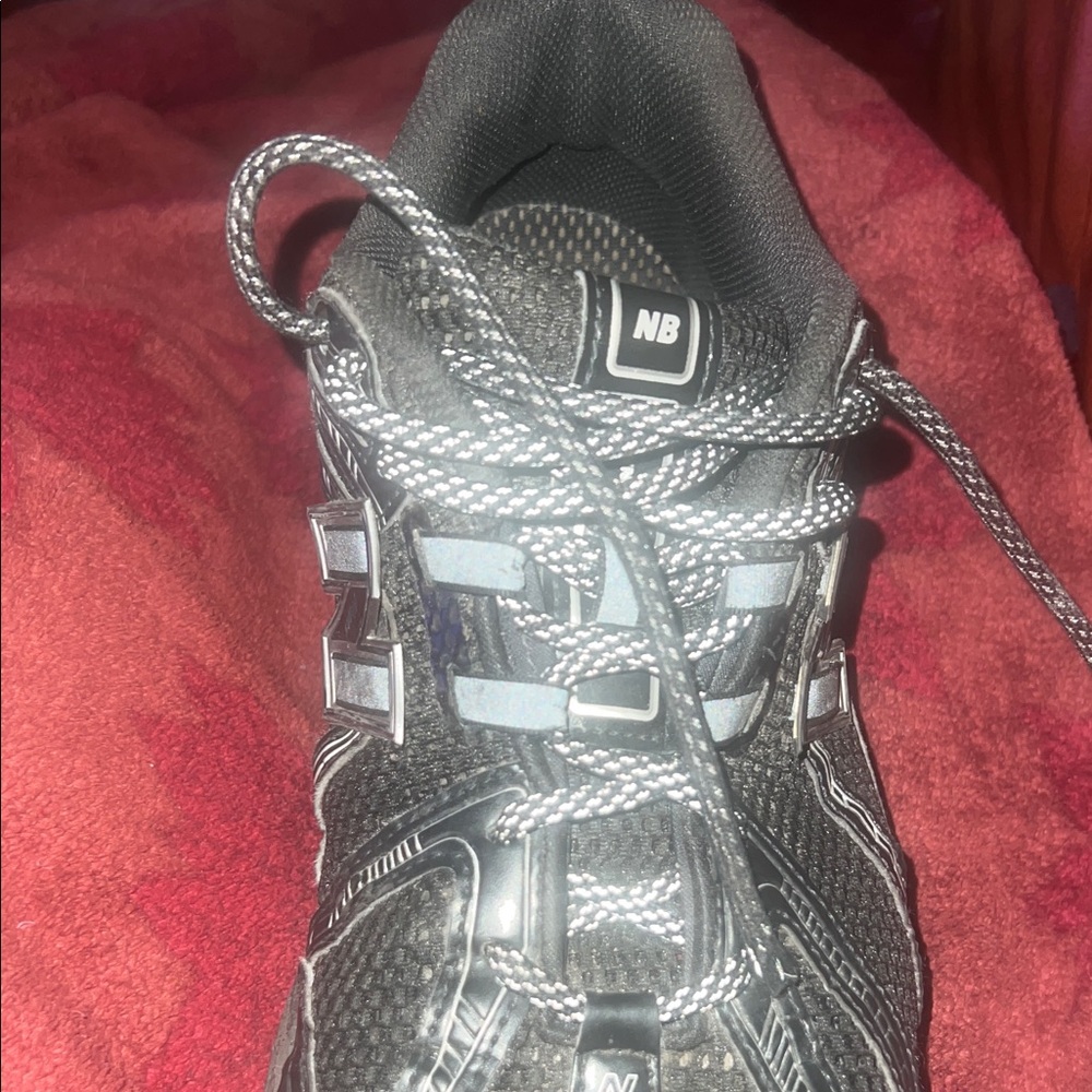 New Balance Men's Black and Gray Athletic Shoes